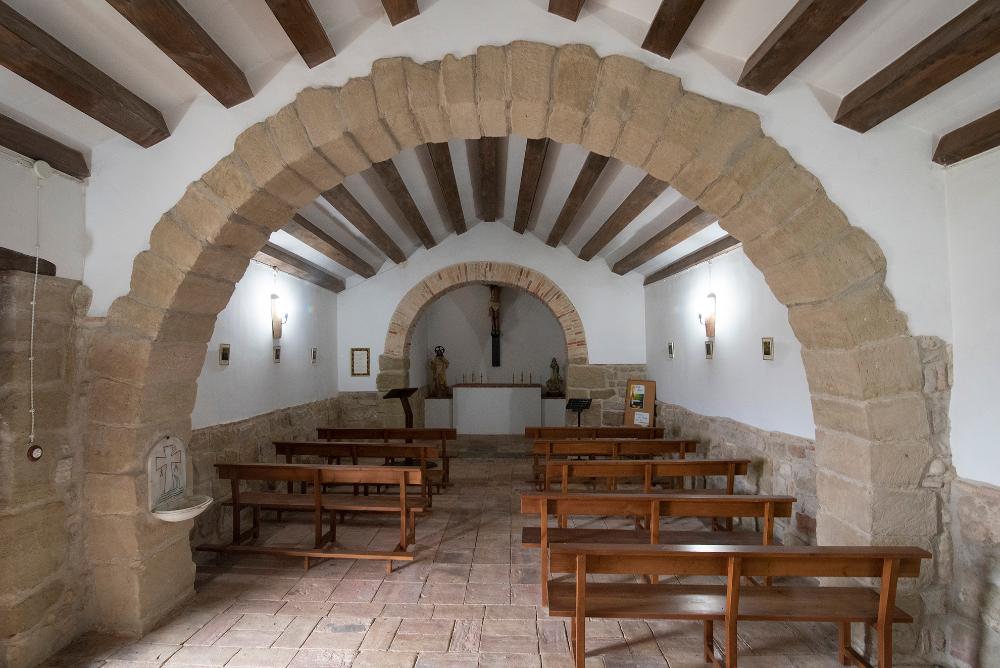 Interior de la ermita de la Santa Cruz en Sena