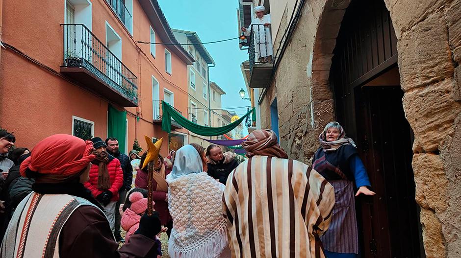 Imagen Sena, un pueblo volcado con su belén viviente