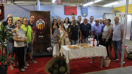 Imagen El stand de Sena sorprende en Sariñena: gigantes, belén monumental,...